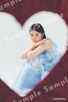 頓知気さきなフォトスタイルブック「また明日！」オンラインサイン会の3冊券、5冊券特典ブロマイド。（撮影：横山マサト）