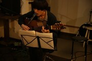 21歳、高円寺U-hAにて。弾き語りライブを披露するのは数回目。