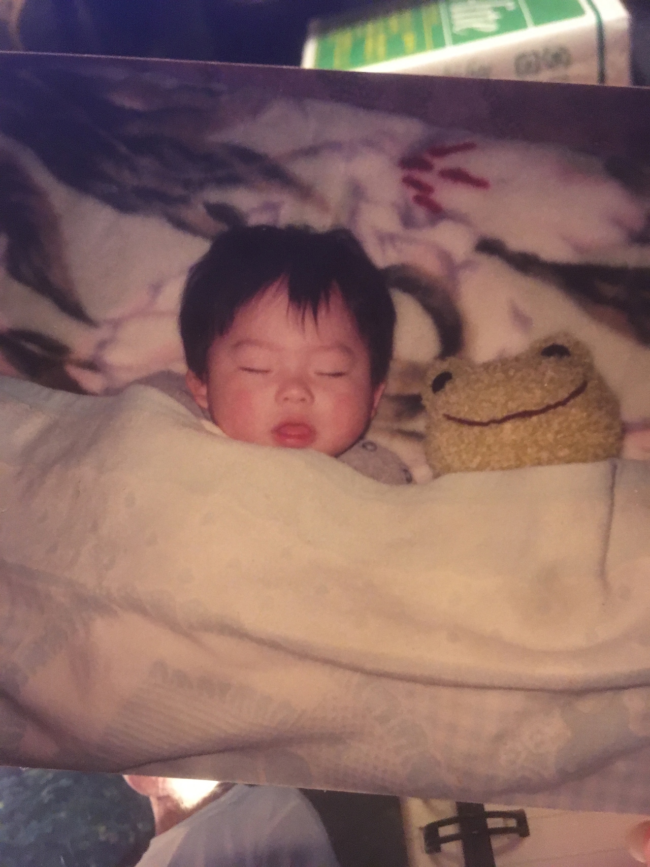 「まだ何もわかっていない1～2歳。このカエル、すごい好きだった」