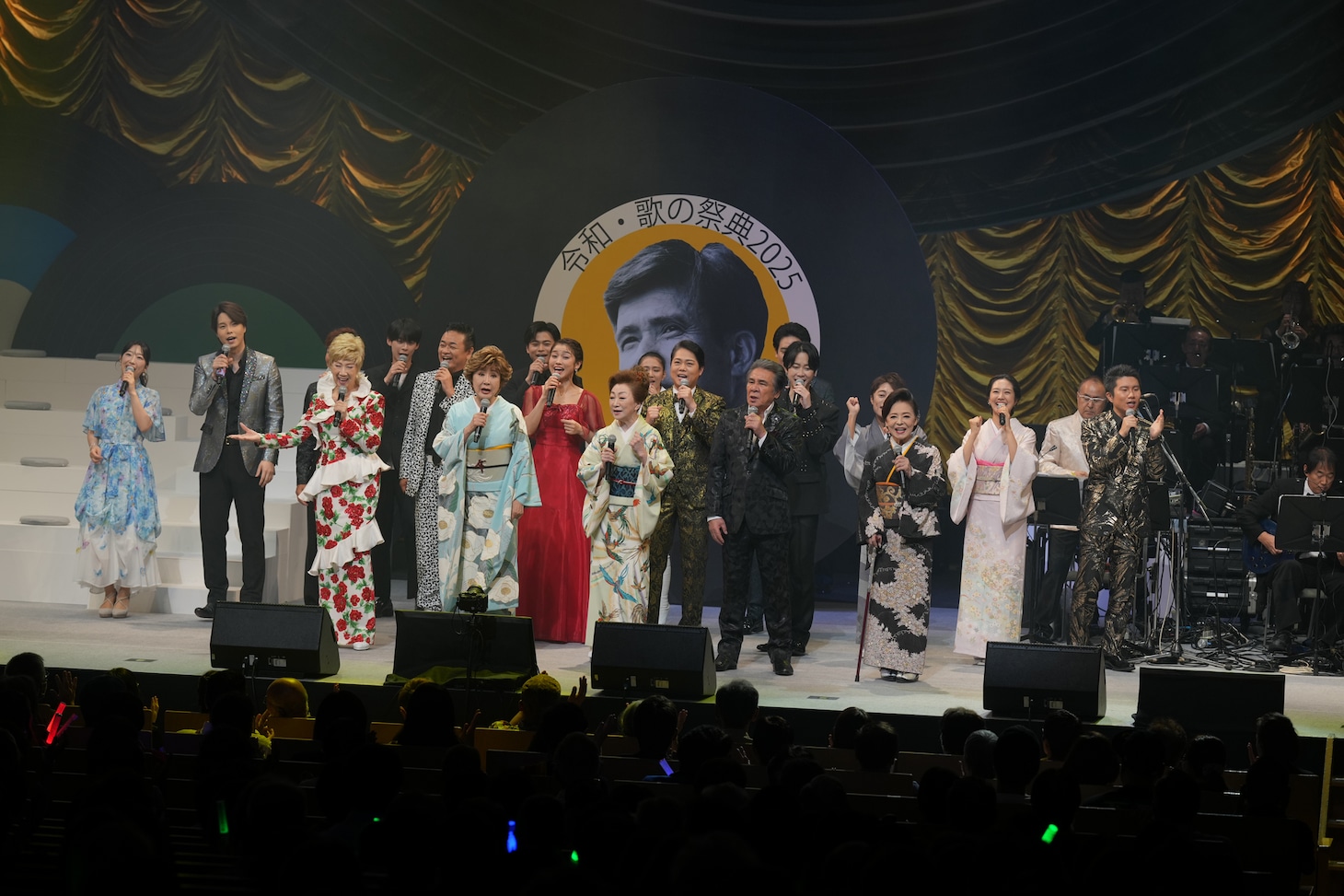 「令和・歌の祭典2025 ～作詞家・星野哲郎生誕100年記念～ 時代を彩る名曲の数々」の様子。