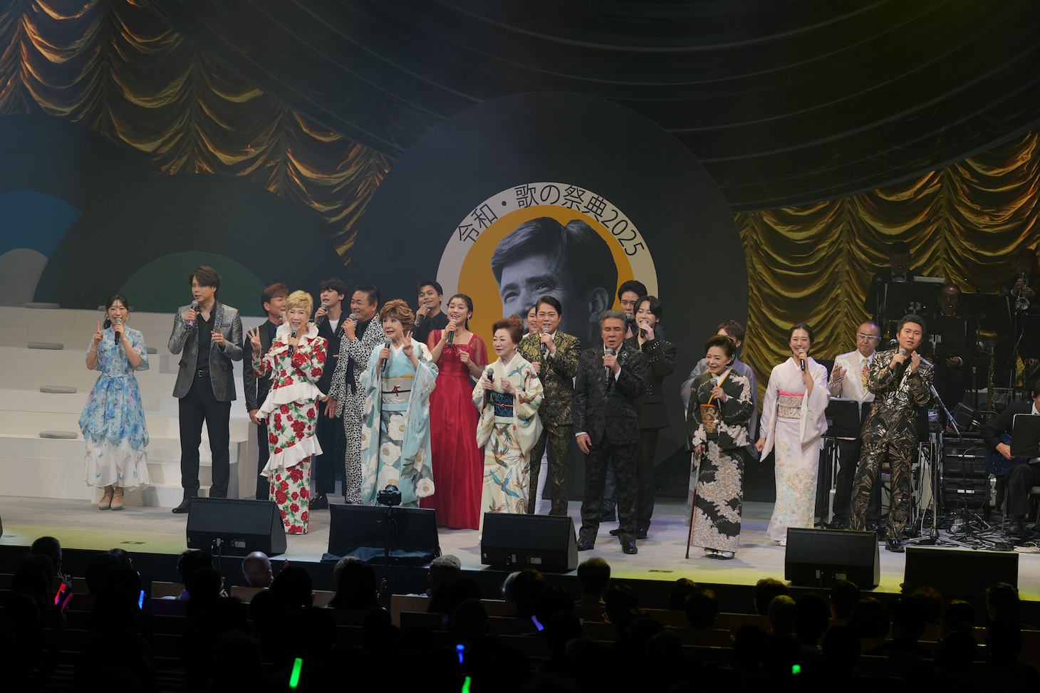 「令和・歌の祭典2025 ～作詞家・星野哲郎生誕100年記念～ 時代を彩る名曲の数々」の様子。