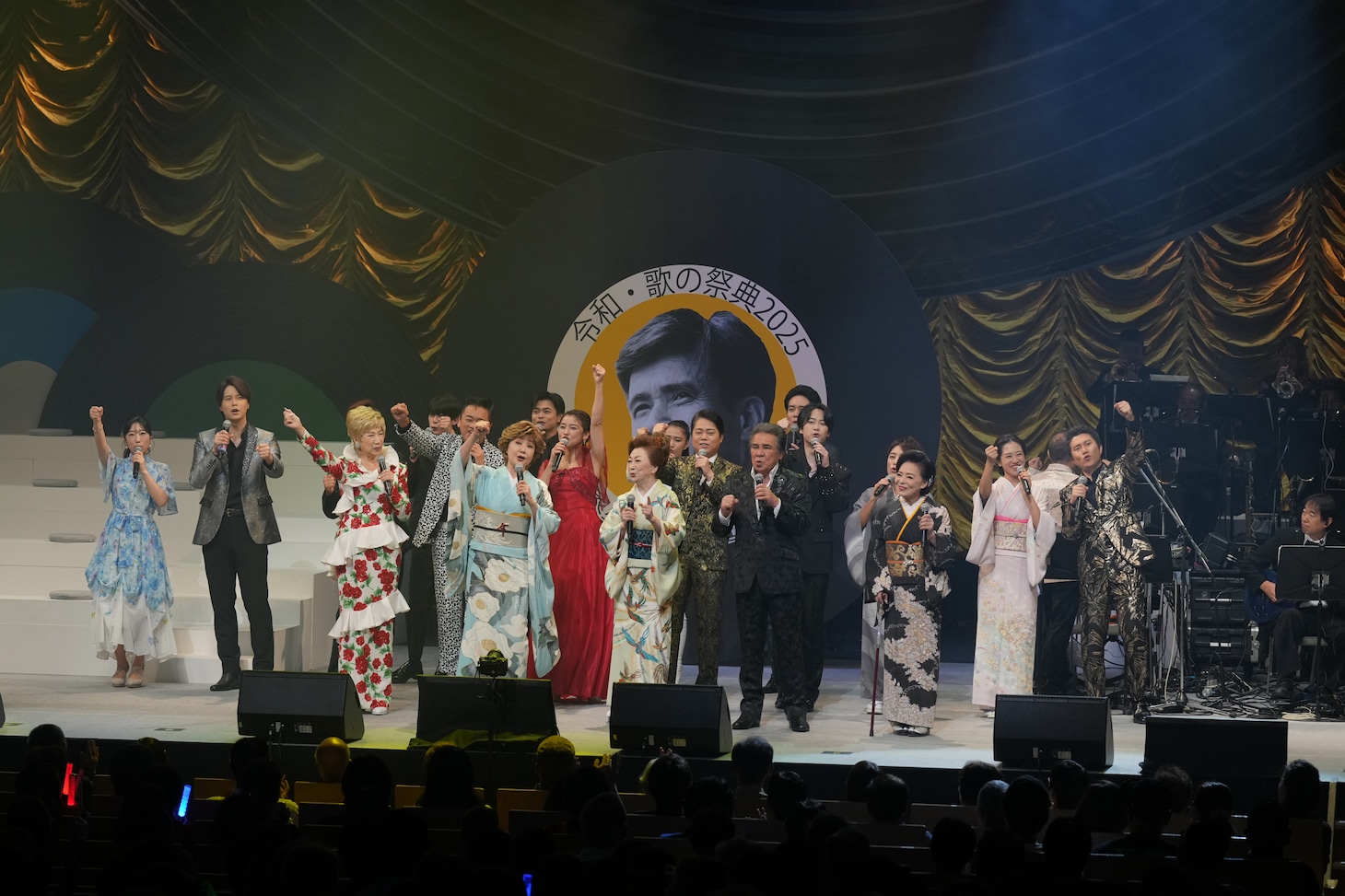 「令和・歌の祭典2025 ～作詞家・星野哲郎生誕100年記念～ 時代を彩る名曲の数々」の様子。