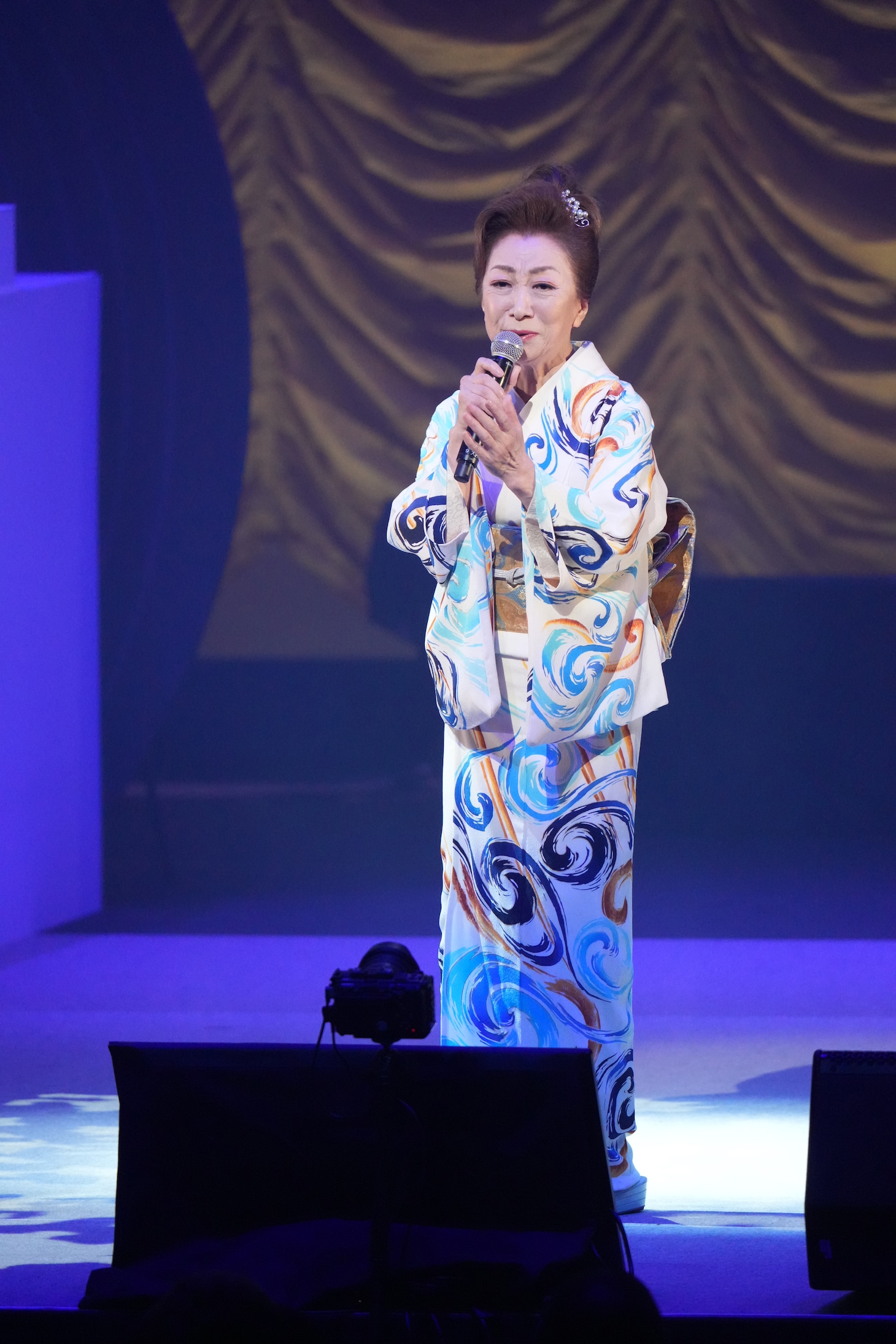 大月みやこ