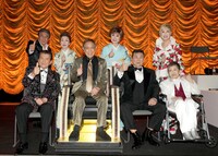 後列上から鳥羽一郎、大月みやこ、小林幸子、瀬川瑛子、前列左から里見浩太朗、北島三郎、小林旭、水前寺清子。