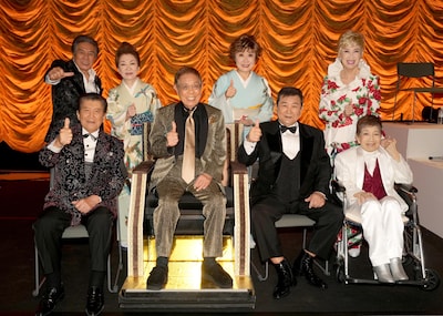 後列上から鳥羽一郎、大月みやこ、小林幸子、瀬川瑛子、前列左から里見浩太朗、北島三郎、小林旭、水前寺清子。