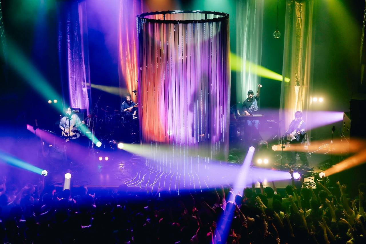 菅原圭が初リアルワンマン完遂、幕の向こうから作り出した“隔たりのない空間”