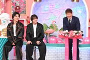 左からtimeleszの篠塚大輝、猪俣周杜、上田晋也（くりぃむしちゅー）。