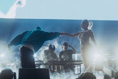 LEXとLANA。（撮影：横山マサト）