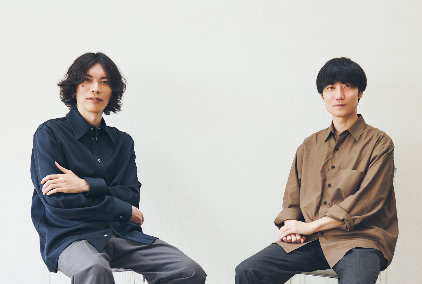 左から米津玄師、奥山由之。ⒸGINZA/マガジンハウス