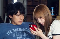 ドラマ「死ぬまでバズってろ!!」第1話場面写真 Ⓒ「死ぬまでバズってろ！！」製作委員会・MBS