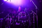 藤田勇(Dr / MO'SOME TONEBENDER)(Photo by HIROHISA NAKANO)