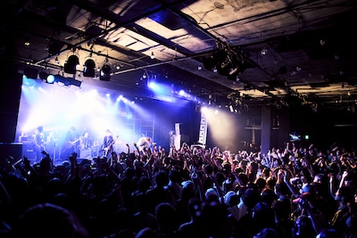 「ART-SCHOOL 25th ANNIVERSARY TOUR 2025『1985』」東京・LIQUIDROOM公演の様子。（Photo by HIROHISA NAKANO）