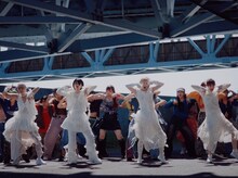 ExWHYZ「DON'T CRY」ミュージックビデオより。