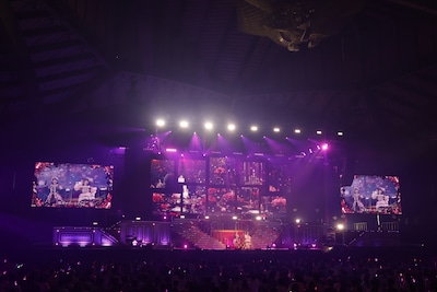 齋藤樹愛羅と野口衣織によるユニット曲「Queens」初パフォーマンスの様子。