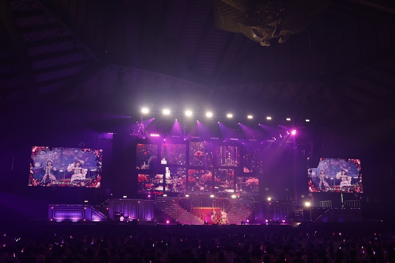 齋藤樹愛羅と野口衣織によるユニット曲「Queens」初パフォーマンスの様子。