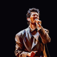 平井堅、デビュー30周年記念日の「Ken's Bar」が映像化