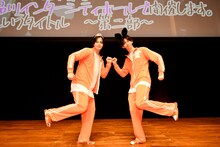 “稜海ポーズ”の小笠原海と船津稜雅。（提供：文化放送）