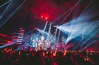 THE PRIMALS「THE PRIMALS Dark Decades Tour BUDOKAN」の様子。（撮影：西槇太一）