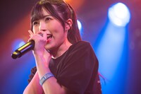 西田汐里（BEYOOOOONDS）。