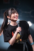 西田汐里（BEYOOOOONDS）。