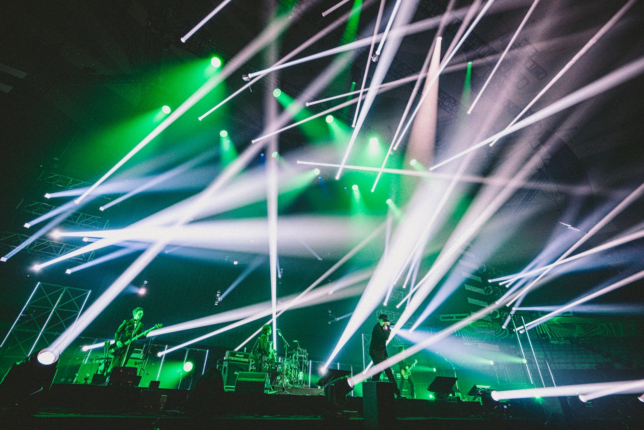 THE PRIMALS「THE PRIMALS Dark Decades Tour BUDOKAN」の様子。（撮影：西槇太一）