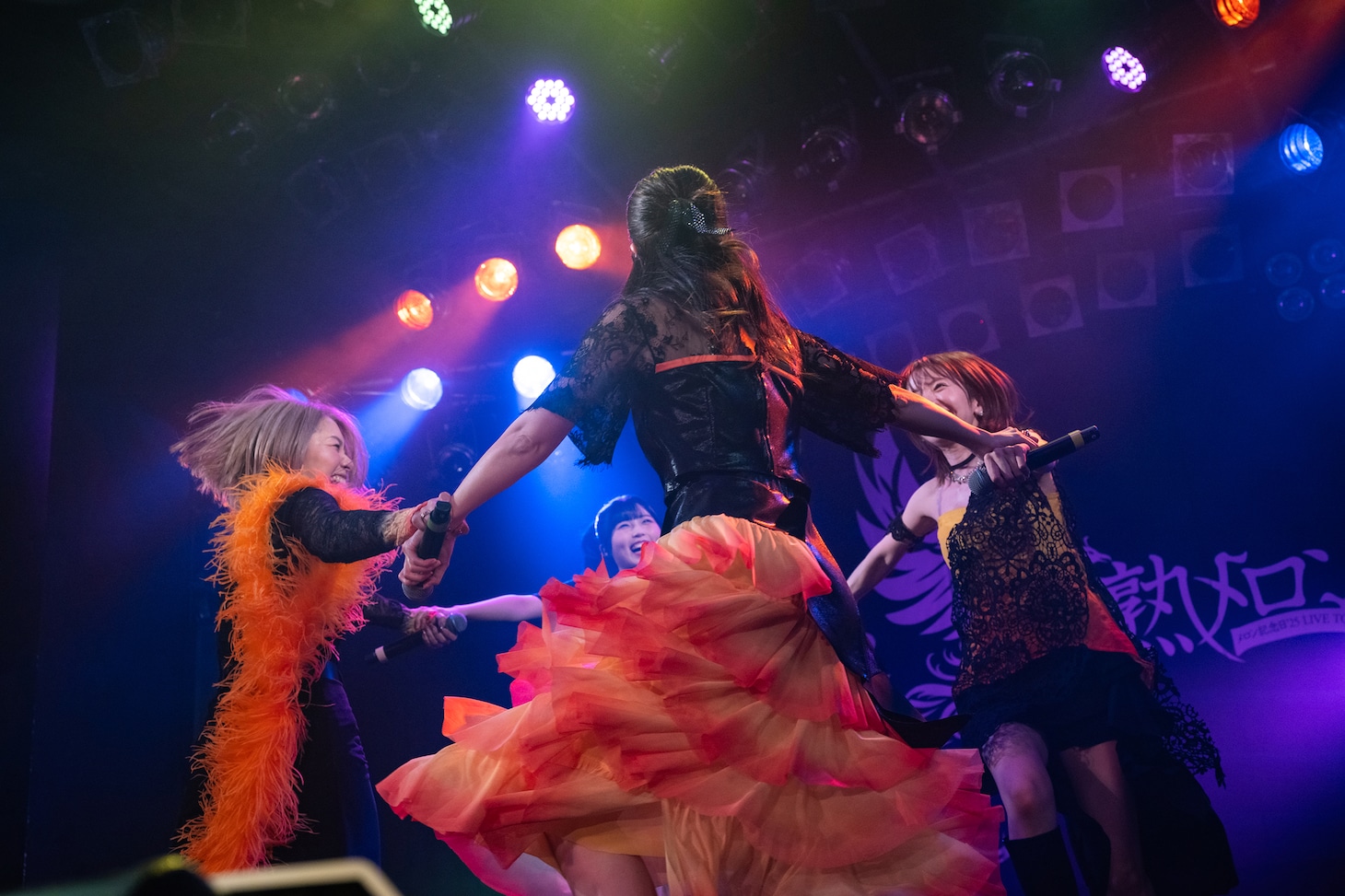 メロン記念日と西田汐里（BEYOOOOONDS）。