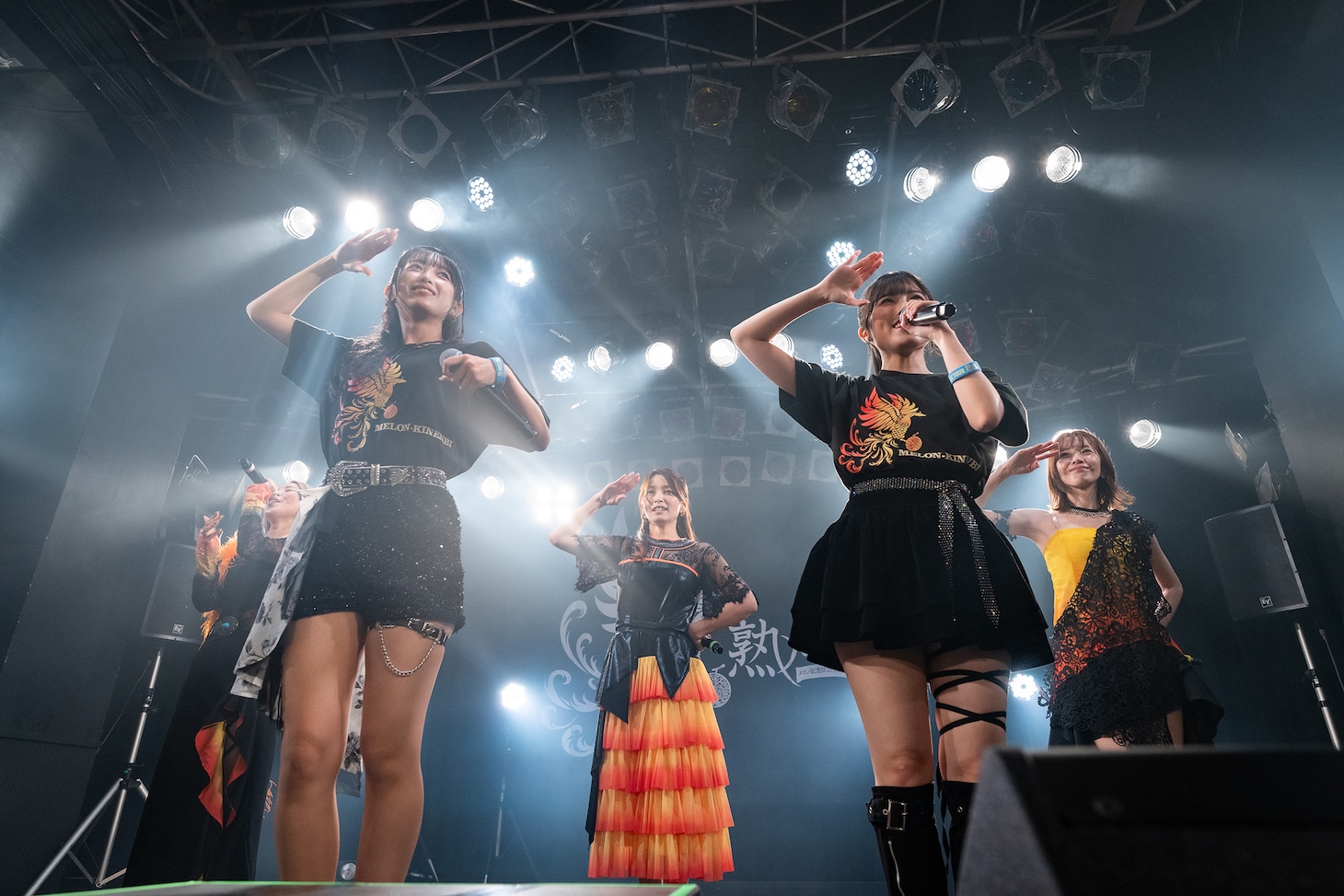 「ガールズパワー・愛するパワー」を歌うメロン記念日×西田汐里×北原もも。