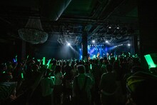 メロン色に染まったYokohama Bay Hall。