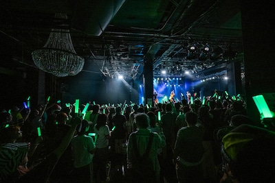 メロン色に染まったYokohama Bay Hall。