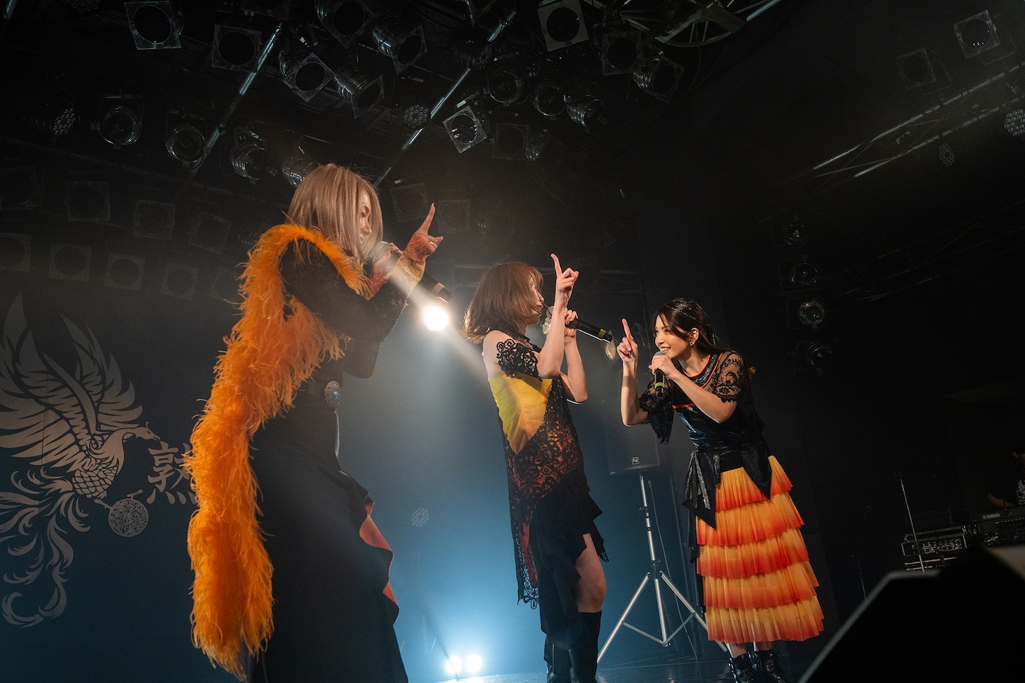 「This is 運命」を歌うメロン記念日。