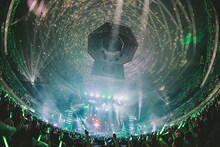 THE PRIMALS「THE PRIMALS Dark Decades Tour BUDOKAN」の様子。（撮影：西槇太一）