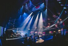 THE PRIMALS「THE PRIMALS Dark Decades Tour BUDOKAN」の様子。（撮影：西槇太一）