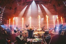 THE PRIMALS「THE PRIMALS Dark Decades Tour BUDOKAN」の様子。（撮影：西槇太一）