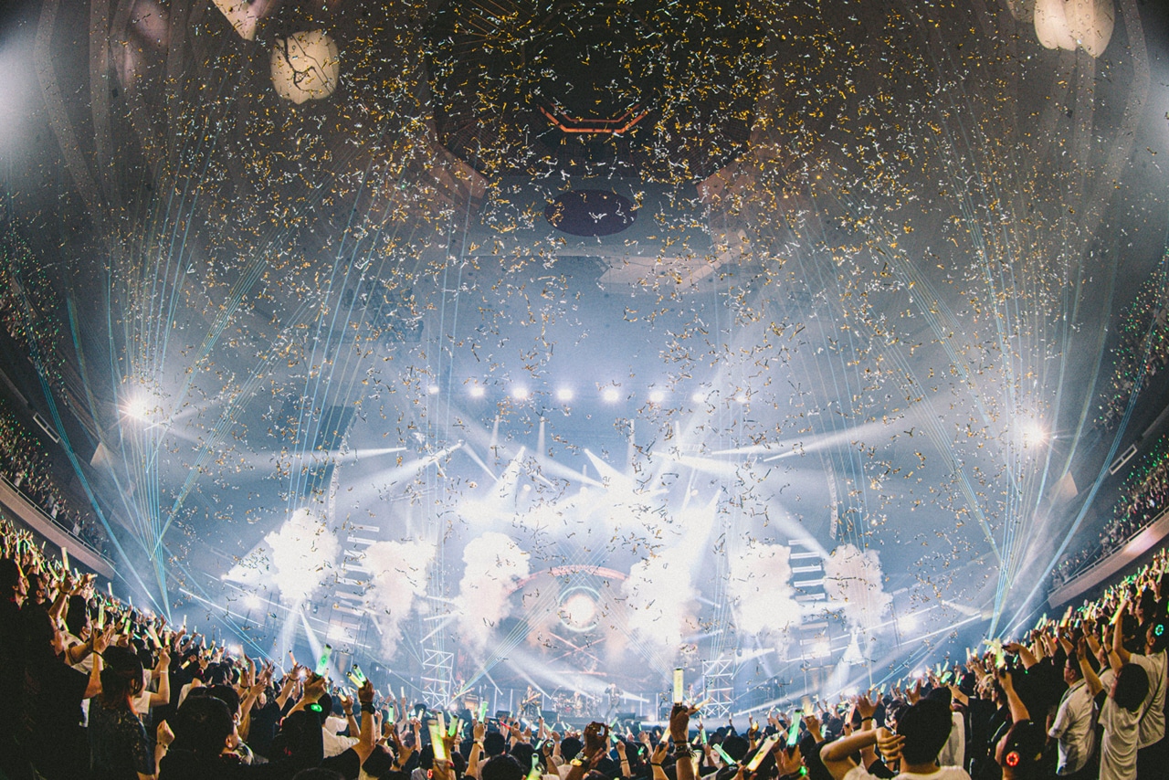 THE PRIMALS「THE PRIMALS Dark Decades Tour BUDOKAN」の様子。（撮影：西槇太一）