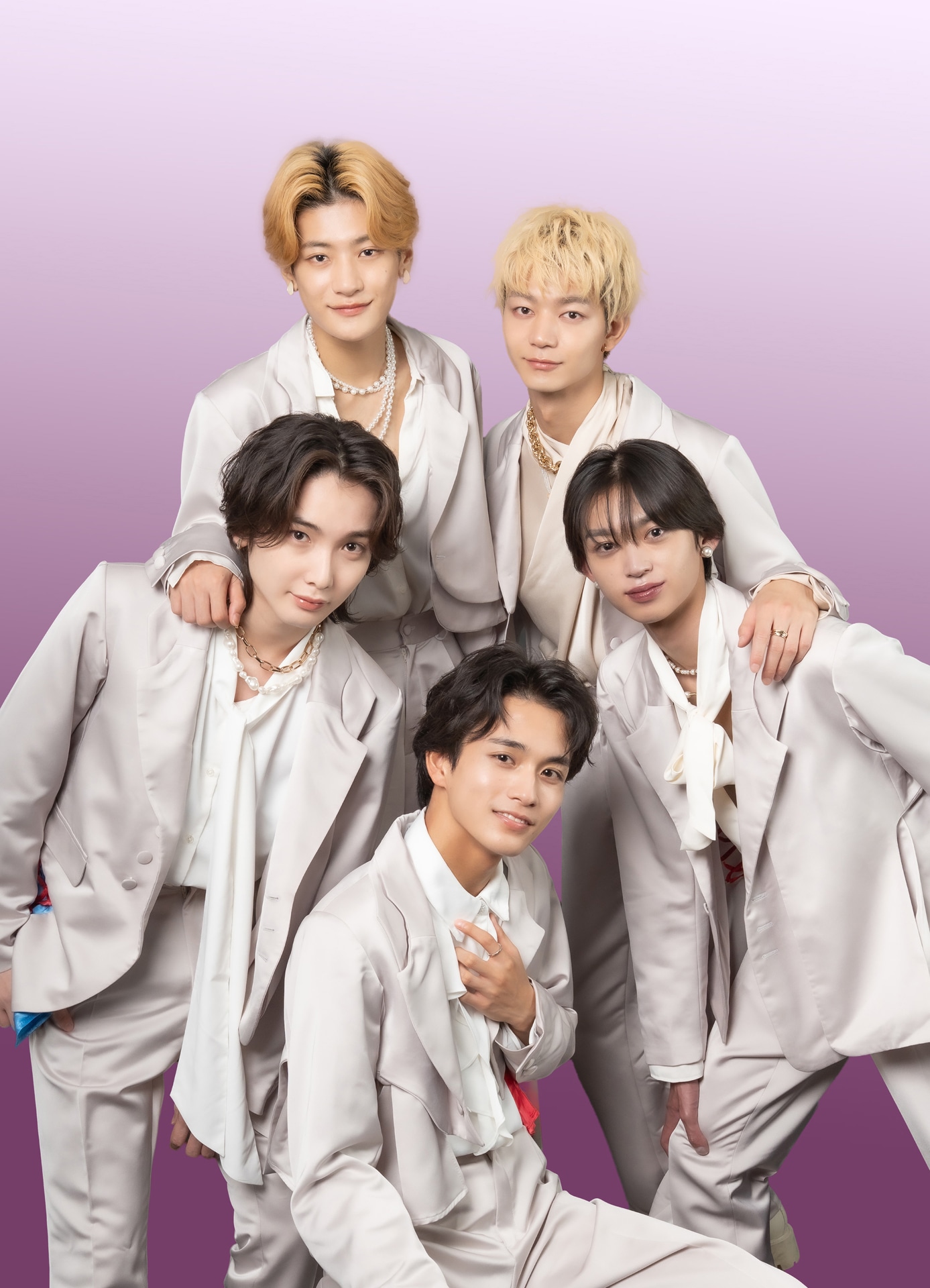 劇中アイドル・ワンダラーズ。上から時計回りに芳賀柊斗（Lienel）、吉澤要人（原因は自分にある。）、近藤駿太（Lienel）、祐楽、笹原遼雅（ONE LOVE ONE HEART）。