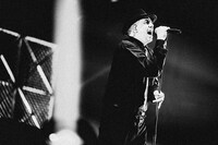 マイケル・クリストファー・コージ・フォックス（Vo）（撮影：西槇太一）