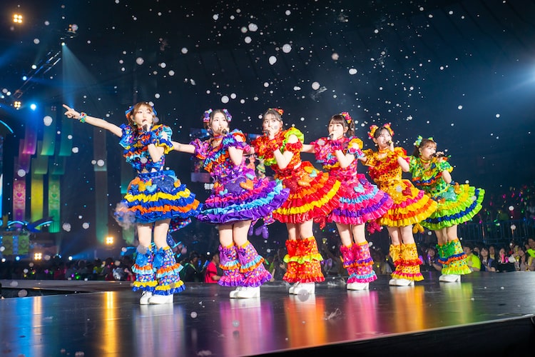 「初恋サイクリング~超ver~」を披露する超ときめき♡宣伝部。