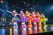 「初恋サイクリング~超ver~」を披露する超ときめき♡宣伝部。