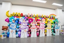 大阪城ホールに飾られた超ときめき♡宣伝部の等身大パネル。