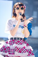 お気に入りの北海道日本ハムファイターズの推し活グッズを紹介する小泉遥香。