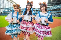 左から辻野かなみ、坂井仁香、小泉遥香。