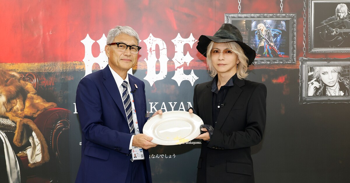 宮崎泉和歌山県知事とHYDE。（撮影：田中和子） [画像ギャラリー 14/15] - 音楽ナタリー
