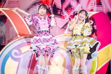 左から小泉遥香、菅田愛貴。