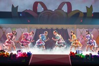 1曲目に「DEADHEAT」を披露する超ときめき♡宣伝部。