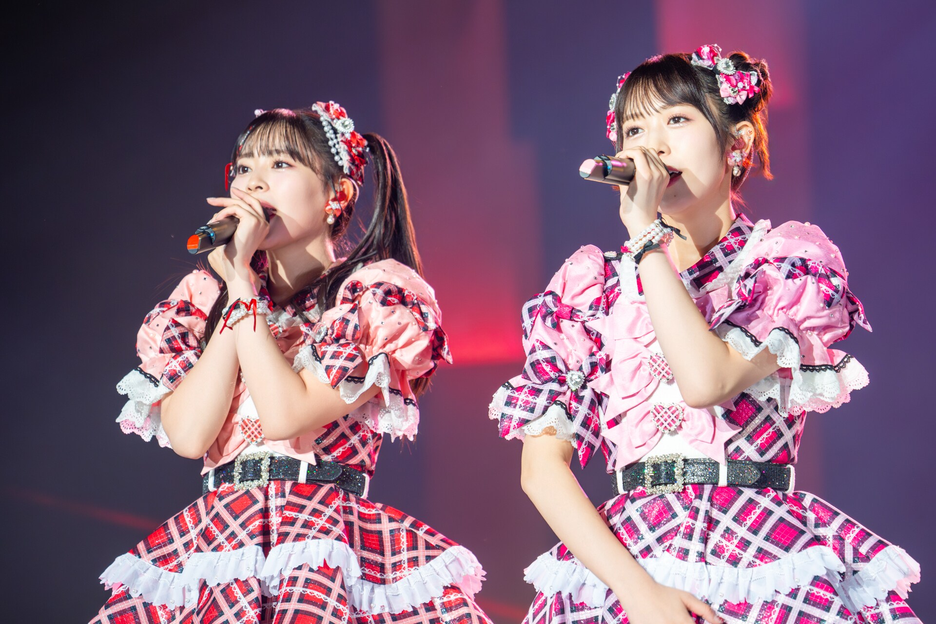 左から坂井仁香、小泉遥香。 [画像ギャラリー 46/100] - 音楽ナタリー