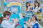 オリジナルテディベア作りを体験する杏ジュリア、菅田愛貴、吉川ひより。