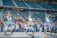 北海道ボールパークFビレッジ「スタッフフェスティバル」に登場した杏ジュリア、菅田愛貴、吉川ひより。