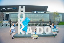 エスコンフィールドHOKKAIDOを訪れた杏ジュリア、菅田愛貴、吉川ひより。