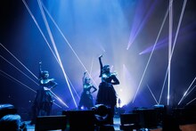 「BABYMETAL - from me to u (feat. Poppy) (LIVE FROM THE O2)」より。