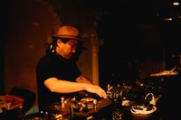 新井俊也（冗談伯爵）（撮影：ヨシモリユウナ）